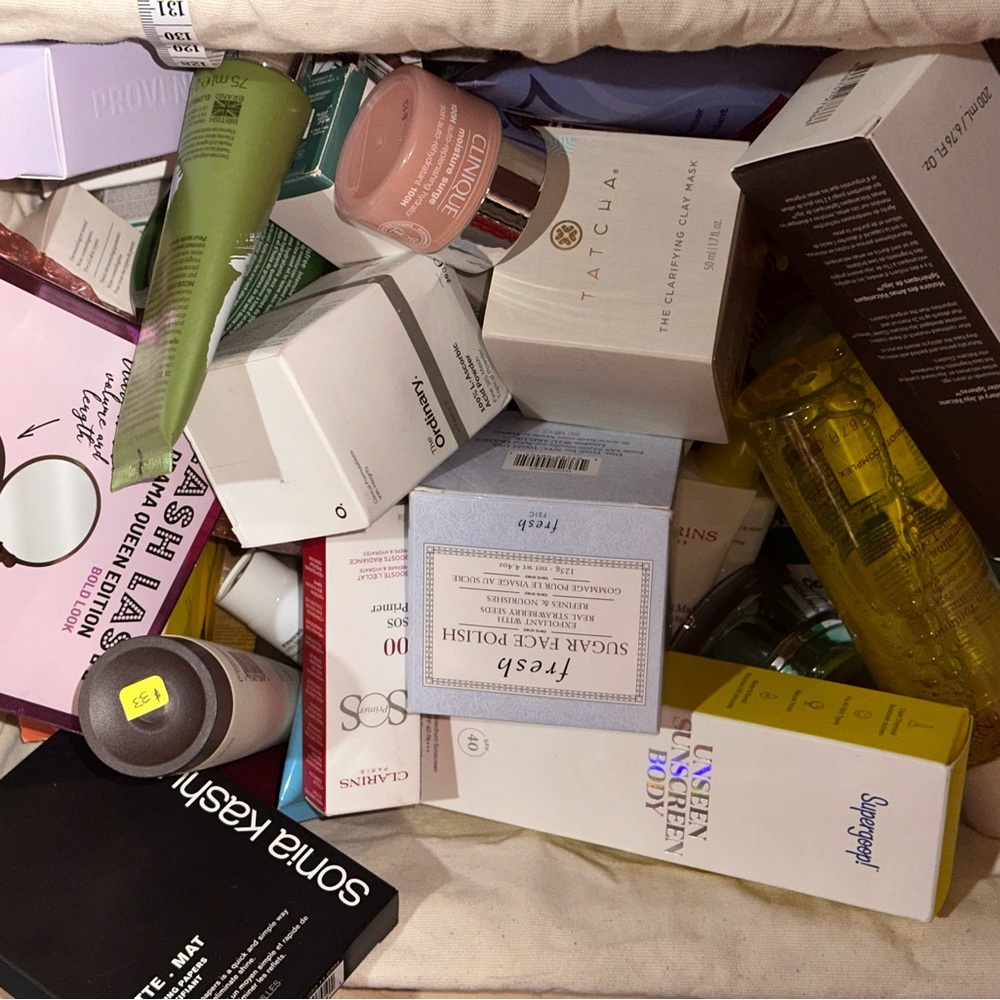 Large high-end makeup bundle Likes or Dislikes (READ DESCRIPTION FOR DETAILS:) - Picture 5 of 9